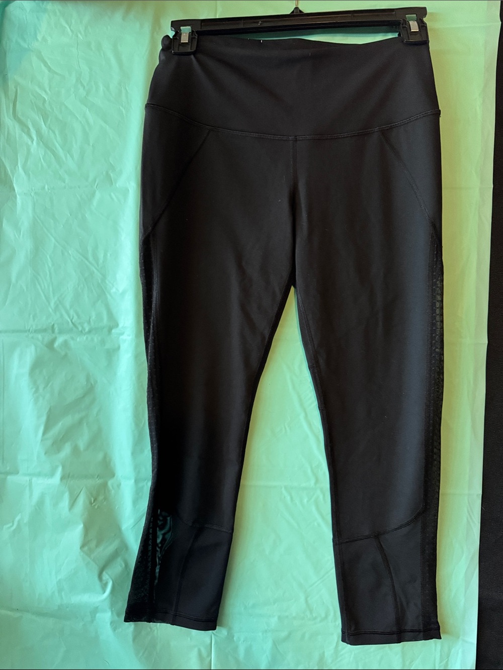 Active Leggings -Cropped Performance Bottoms